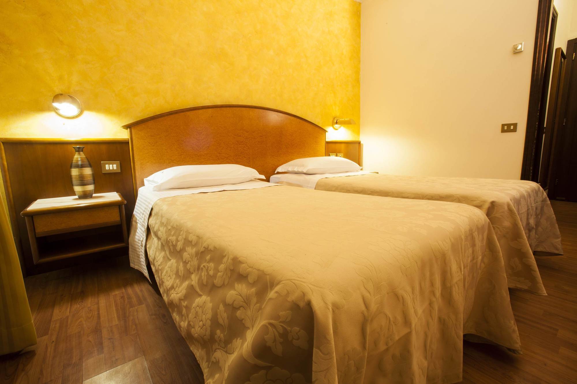 Hotel Concorde Fiera Saronno Exterior photo